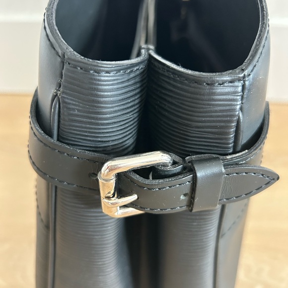 Louis Vuitton Black Epi Leather Passy GM - Picture 10 of 16